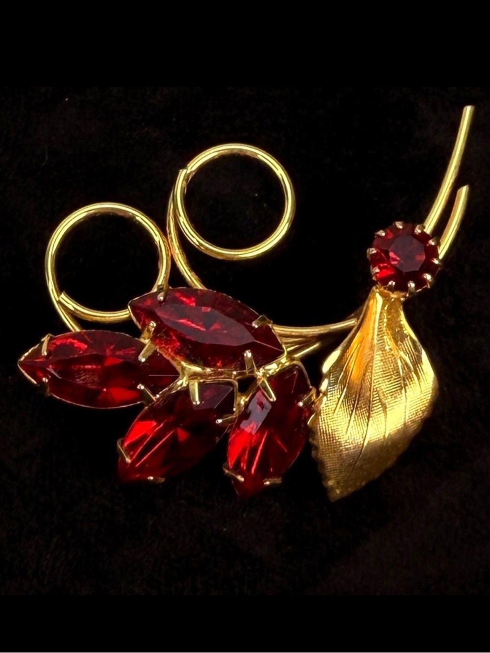 Vintage aged Goldtone Nature-Inspired Leaf Red Accent Brooch Pin